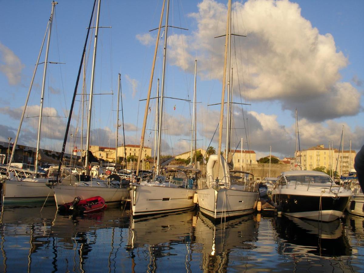 "Ausoleil" 2 Pieces Cosy Ensoleille, Tout A Pied, 50 M Du Vieux Port Saint-Raphaël Екстериор снимка